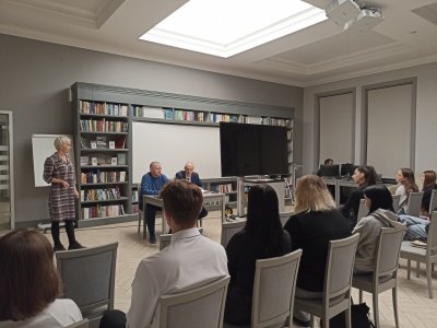Научный кружок по уголовному процессу и криминалистике провел заседание в городской библиотеке