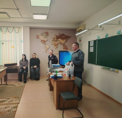 Новогодний десант: студенты-юристы СФУ посетили Центр временного содержания несовершеннолетних правонарушителей (ЦВСНП)